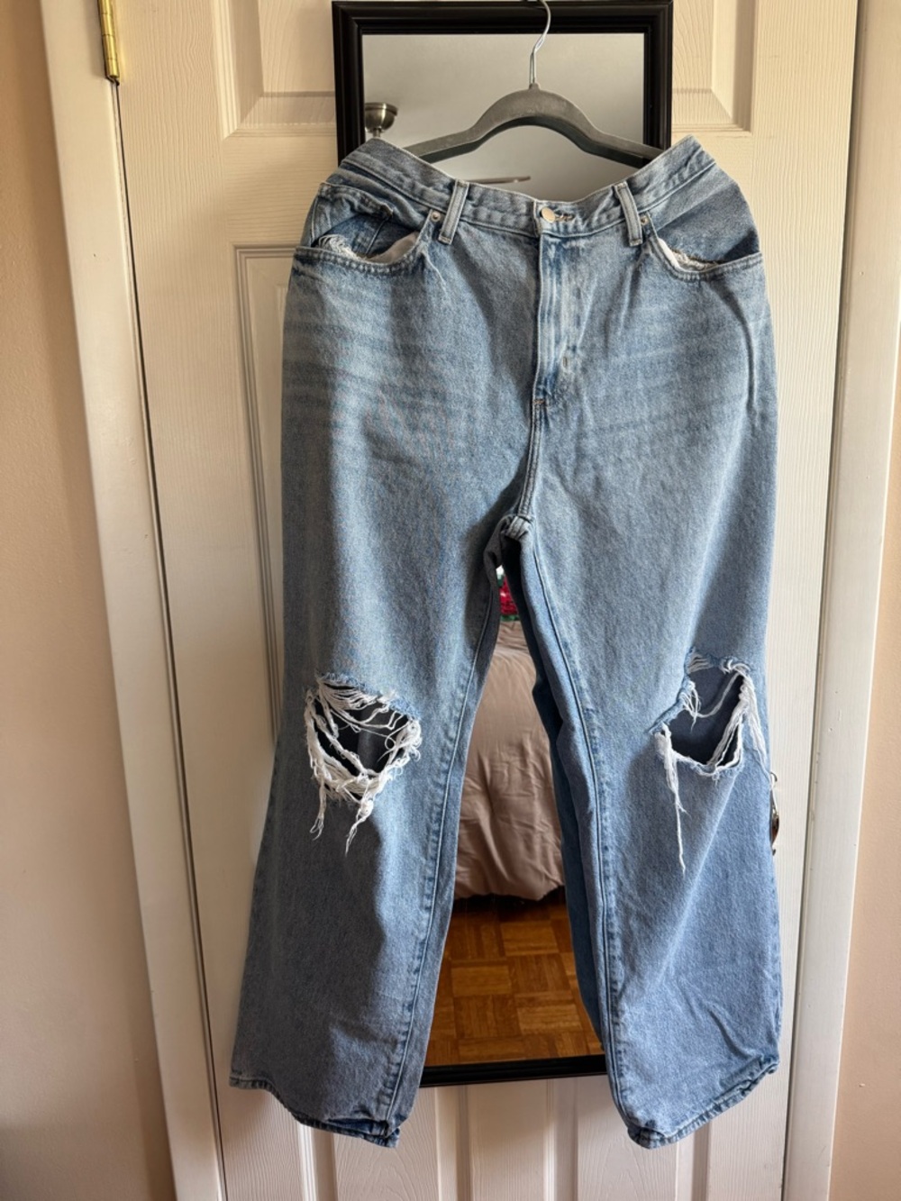 Universal Thread Light Blue Distressed Wide-Leg Jeans
